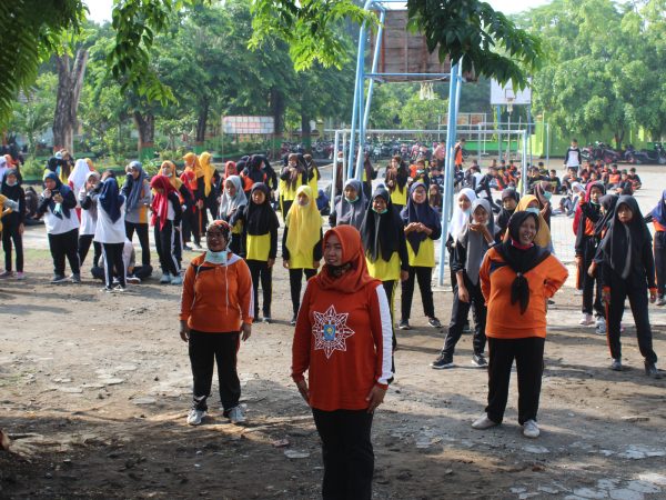 Senam Jumat Sehat bersama Ibu Camat